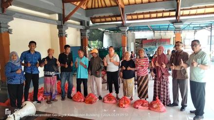 PENYERAHAN SEMBAKO LANSIA DARI BUMDESMA GEROKGAK